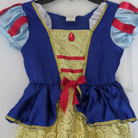 Disneys snow white dress - Picture 3 of 5